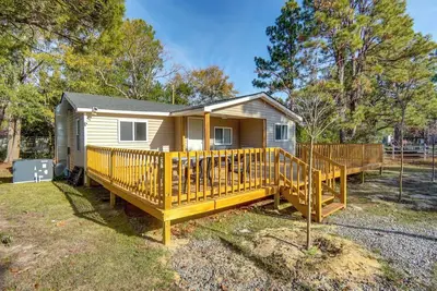 Image de ~ 8 Mi to Pinehurst: Cozy Home w/ Extended Deck!