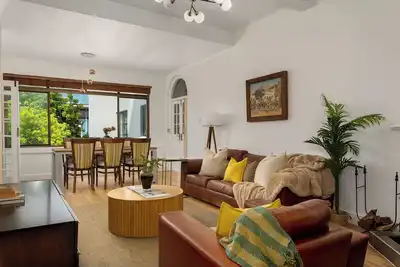 Image de Sea Point Sanctuary | Cape Town | Beach | Netflix