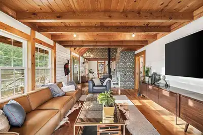 Image de Rustic Modern Cabin!