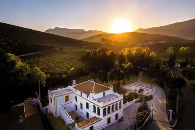Image de Luxury villa : 11 bedrooms and 7 bathrooms : Special for large groups and events.