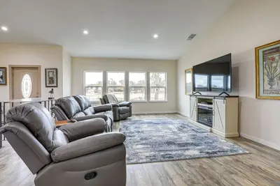 Image de On-Site Winery: Rural Plymouth Getaway!