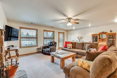 Image de Mtn-View Family Home w/ Grill in Flagstaff!