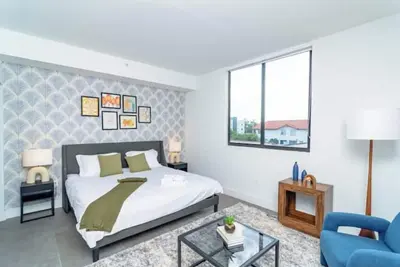Image de King Bed brand new safe Oasis minutes to Brickell