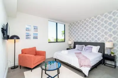Image de King Bed brand new safe Oasis minutes to Brickell