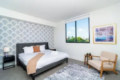 Image de King Bed brand new safe Oasis minutes to Brickell