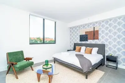 Image de King Bed brand new safe Oasis minutes to Brickell