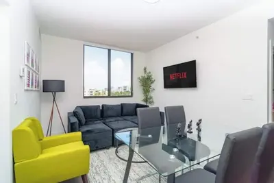 Image de King Bed 2b/2Ba Oasis minutes to Brickell 6 guests