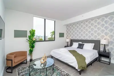 Image de King Bed brand new safe Oasis minutes to Brickell