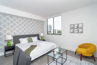 Image de King Bed brand new safe Oasis minutes to Brickell