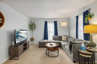 Image de New! Introductory Rate! Modern 2-bedroom Retreat in Mora, great location! !