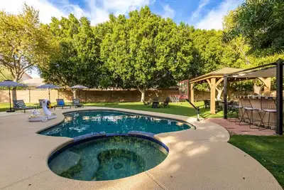 Image de Spacious Oasis | Heated Pool & Spa + Basketball Court