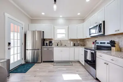 Image de Downtown near Ud|Amazing Patio|Private Parking