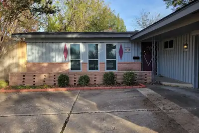 Image de Charming 3-bedroom house in Tulsa. Escape with the whole family including pets!