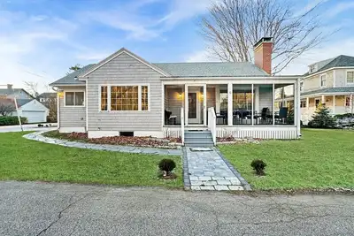 Image de Lion's Tower - Ogunquit's spacious 3-bedroom townhome perfect for families or groups