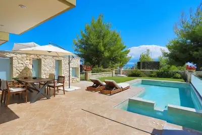 Image de Luxury hillside escape with breathtaking Toroneos Bay views