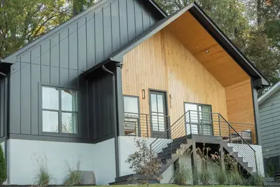 Image de Pet-Friendly Luxury Chalet – 3br/2ba w/ Classic European Style