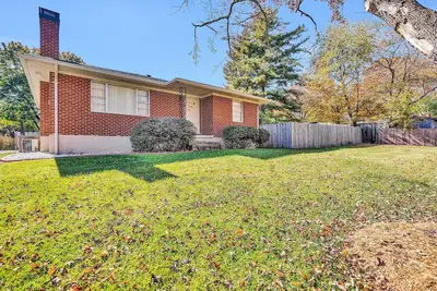 Image de Pet-friendly and close to restaurants, shopping and hospitals