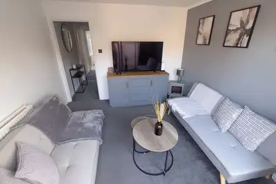 Image de Cosy 2-Bedroom Central Home with Private Hot Tub