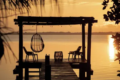 Image de Casa Xchel in front of the bay, pool, jacuzzi and deck.