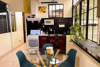 Image de Victoria's Apt, Col Escalon with Wifi+kingBed+ Ac all around the Apt in San Salvador