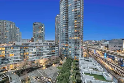 Image de 2br/2ba Condo Dt w/Parking+Ac