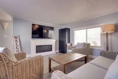 Image de Walk to Dtwn: Mesquite Home w/ Mtn View!