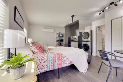 Image de 2 Mi to Oasis Golf Club: Pet-Friendly Retreat