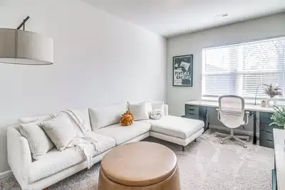 Image de 7 Mi to Uptown: Townhouse w\/ Patio in Charlotte!