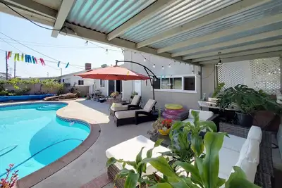 Image de Fifa Stay • Pool Home • Easy SoFi Shuttle Access