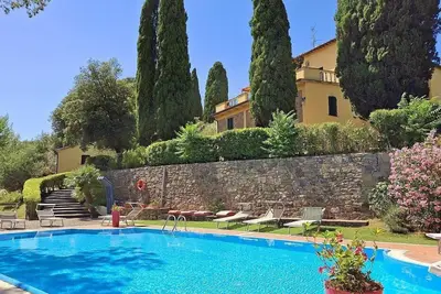 Image de Villa Farnetta Grande: A spacious and welcoming three-story villa located in the heart of the Val d'Orcia, with Free Wi-Fi.