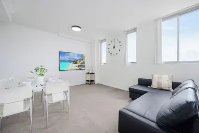 Image de Canterbury fashion 2Br steps to Train & Woolworths