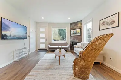 Modern 3-Level Townhouse in Portland 3br, Premium Comfort, Prime Location #42057