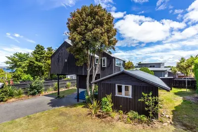 Image de Henry Hill Cottage - The quintessential Kiwi bach