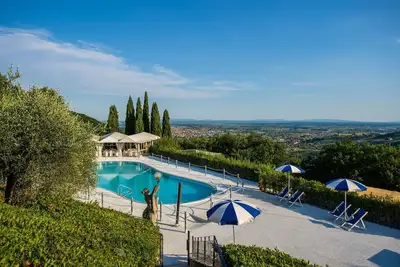 Image de Villa à Montecatini Alto avec 6 chambres à coucher, 14 couchages