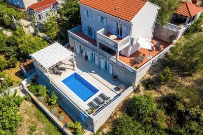 Image de Spacious 7-bedroom villa on lovely Sipan Island with a Swimming Pool