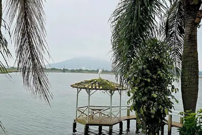 Image de Paradise House between the Lagoon and the Sea in Laguna\/Sc that accepts pets.
