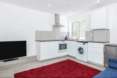 Image de 1 bedroom flat near Heathrow 5 minutes walk to Uxbridge station & free parking