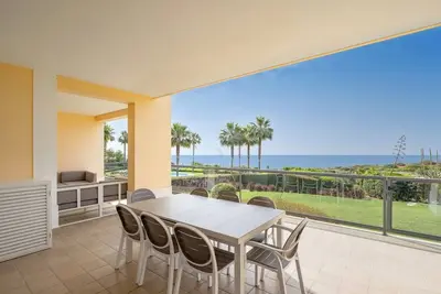 Image de Stunning Oceanfront apartment by Porto de Mos Beach (Pj 2e-0a)