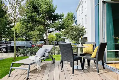 Image de Casual elegance - sun suite right by the sea! Central location, right on the beach