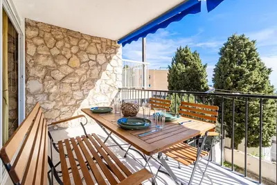 Image de Appartement charmant près de la plage dans un quartier calme · 240 Uhc El Cranc