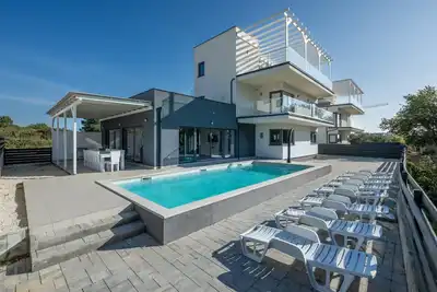 Image de Elegant Villa Sole with private pool and sauna