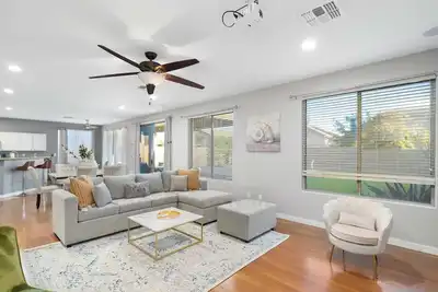 Image de Stunning 4br Home｜Dedicated Workspace, Spacious Backyard & Pet-Friendly #41697