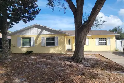 Image de Spacious 5-bedroom house Close to beaches and port in delightful Cocoa. \n