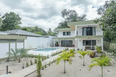 Image de Agave Villa, spacious 4-bedroom house with pool, only steps from Potrero beach.