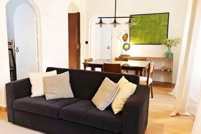 Image de Vintage 2 Bd Central Apartment by Hostlovers