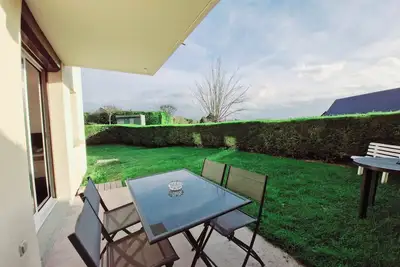 Image de T2 familial avec piscine et jardin à Touques