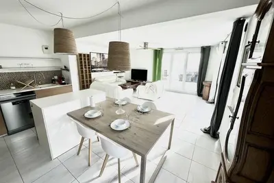 Image de T3 spacieux avec Wifi - terrasse et parking