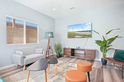 Image de Elegant 3br/2ba Remodeled Oasis Near Disneyland