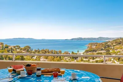 Image de \"Romarin\" - Vue sublime sur la baie d'Aiguebelle