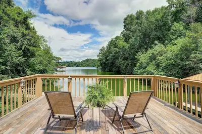 Image de Charming 3-bedroom cabin on Boone Lake